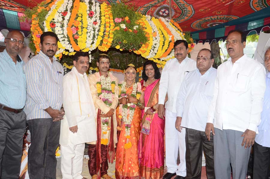 Supported Deaf And Dumb couple Marriage In Hanmakonda